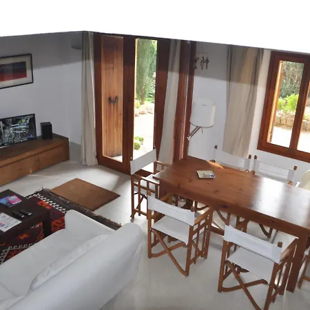 Villa Calvari, 42 *